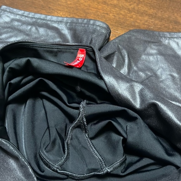 Spanx faux leather Moto bike short - Picture 10 of 10